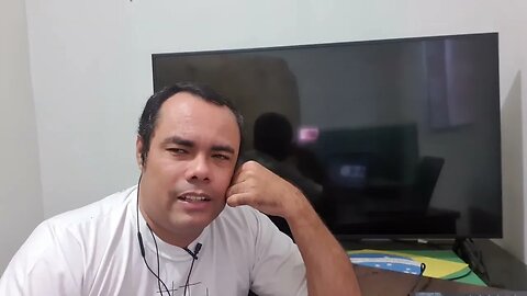 Insensível, comentarista da GloboNews usa mortes em creche de SC para atacar Bolsonaro!