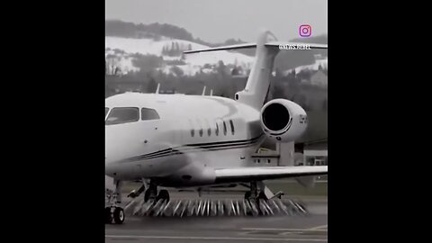 GLOBALIST ELITES FLY🎭🧰🛩️🛣️🏔️EXPENSIVE PRIVATE JETS TO DAVOS🏢🛣️🚁💫