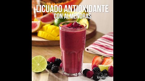 Antioxidant Smoothie with Almonds