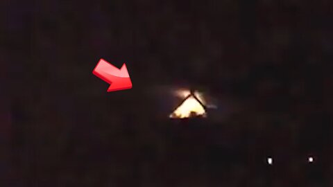 Mysterious light and lightning-like objects emanating from the mountain top [Mystery]