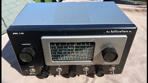 Scanning across bands on a 1951 Hallicrafters tube radio