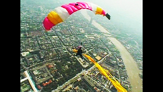 500 People In Mass Skydive