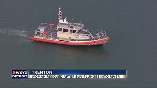 Police Sgt. helps use kayak to rescue woman who drove into Detroit River