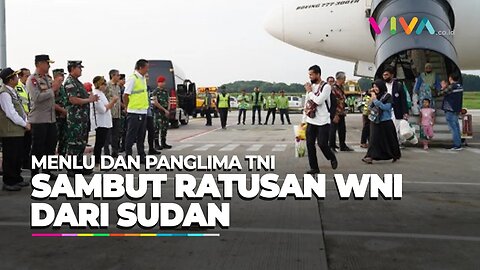 Retno Marsudi dan Panglima TNI Sambut Ratusan WNI yang Dievakuasi dari Sudan