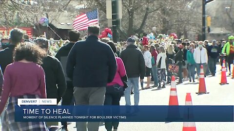 Large crowds show up at Boulder shooting fence memorial