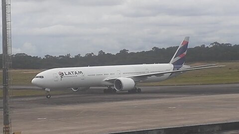 Boeing 777-300ER PT-MUD pousa em Manaus vindo de Guarulhos