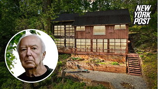 Jasper Johns' former New York home lists for $750,000