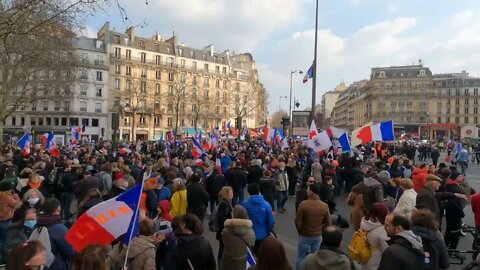 Manifestation contre le pass vaccinal place du 18 juin 1940 à Paris le 05/03/2022 - Vidéo 2