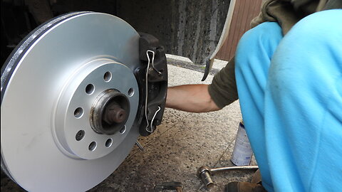 Car Opel Astra H, disc and brake pads replacement
