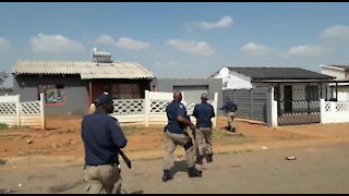 SOUTH AFRICA - Johannesburg - Eldorado Park protests (Video) (q22)