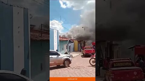 Casa pega fogo em Açailândia; Curto no sistema de placas solares pode ter sido a causa do acidente