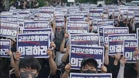 Here's why tens of thousands of teachers are protesting in South Korea