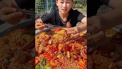 Eating delicious foods Thực Thực Thực