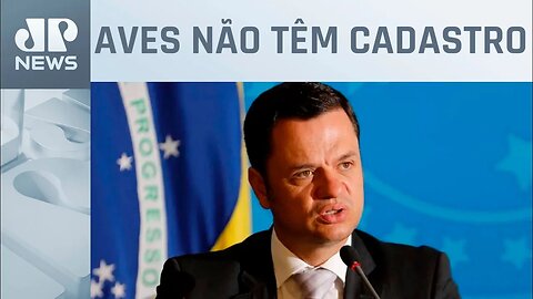 Ibama encontra 60 pássaros silvestres presos na casa de Anderson Torres