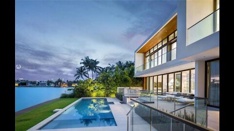 Tropical Modern Venetian Islands Waterfront Villa Enjoy Panoramic Sunsets Over Miami