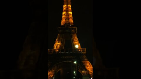 Eiffeltower at night | Eiffelturm in der Nacht