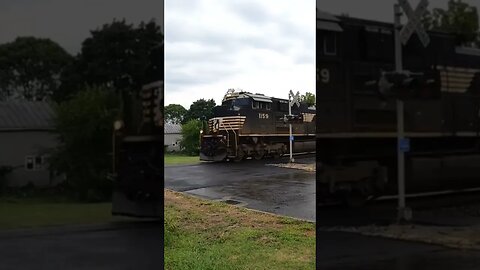 2 Norfolk Southern Locos Up Close At The Crossing Train Horn #train #railfan #railway #asmr #ohio