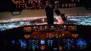 Boeing 737-800 Night Landing in Toronto