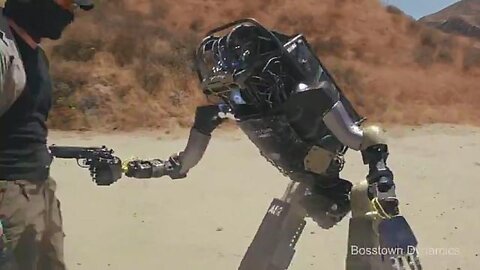 New Robot Makes Soldiers Obsolete - (Terrifying