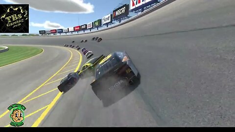 Close Call #iracing #simracing #nascar #closecall #bigboyracing