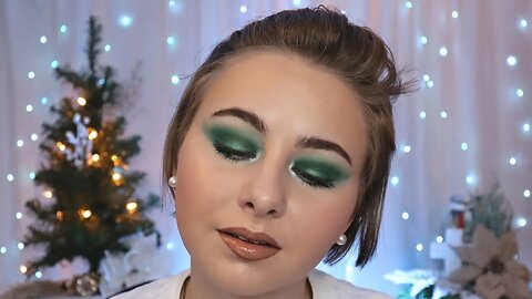 CHRISTMAS GREEN SMOKEY EYE 💚 Festive Green Smokey Eyeshadow Look with Colourpop Just My Luck