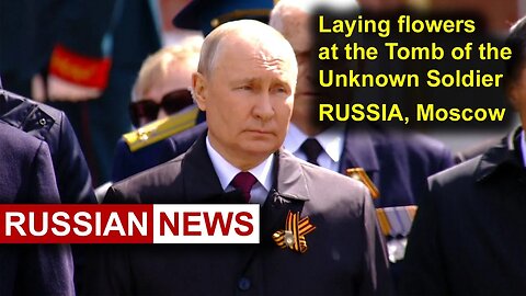 Laying flowers at the Tomb of the Unknown Soldier | Putin, Russia, Moscow, Red Square, Kremlin