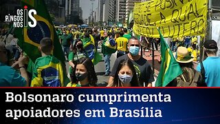 Bolsonaro recebe nas ruas de Brasília brasileiros que vieram para o 7 de Setembro; veja vídeo