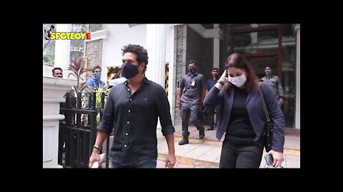 Sachin Tendulkar with Wife Anjali Tendulkar Spotted at a clinic in Bandra | SpotboyE