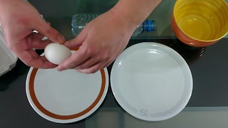 Separate Egg Whites From The Yolk Using A Simple And Clever Trick