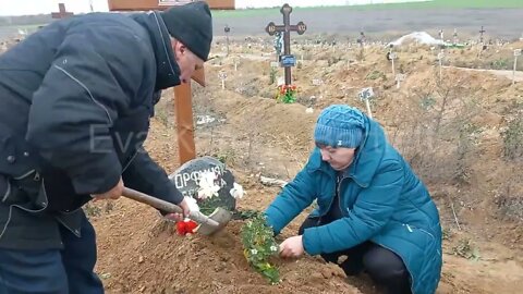 Debunking Western Media's New Mariupol Mass Grave Hoax, By Actually Going to Cemeteries in Question