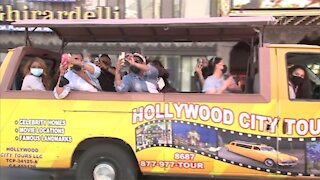 Tourists Trickle Back Into Hollywood