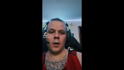 Small streamer on twitch