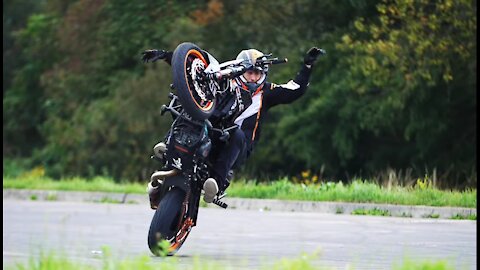 KTM DUKE 790 STUNTS | Aras Gibieza