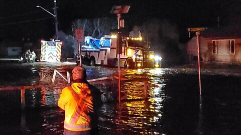 Merritt BC Flooding & Evacuation: FireTruck responds to 911 8:00pm Nov 15, 21'| Irnieracing News