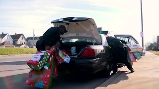 Milwaukee Police deliver Christmas gifts to students