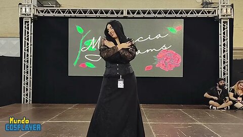 Apresentação Cosplay de Mortícia Addams de A Família Addams no 26º Pira Anime Fest (2022)