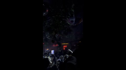 Rufus du sol playing at space Miami - On my knees again