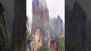 China's 5A scenic spot is famous for its unique mountains and beautiful waters