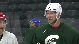 Red Wings Justin Abdelkader, Taro Hirose working together at MSU pro camp