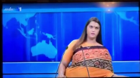 INDIA: MBC Samachar news journalist suddenly collapses on live TV (September 6, 2022)
