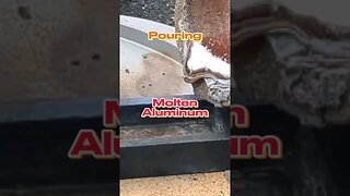 Pouring Molten Metal is So Satisfying!