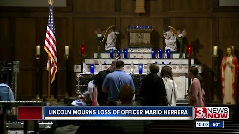Lincoln mourns the loss of Officer Mario Herrera with candle light vigil