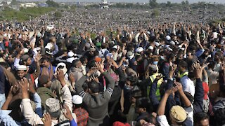 Funeral of Radical Pakistani Cleric Attracts Massive Turnout