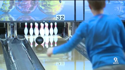 Teenager bowls perfect game at Western Bowl