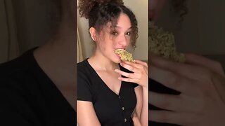 VEGAN TRIES NON-VEGAN FOOD FOR THE FIRST TIME IN 4 YEARS 🫣 #vegan