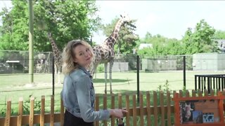 Mel Camp visits the Buffalo Zoo
