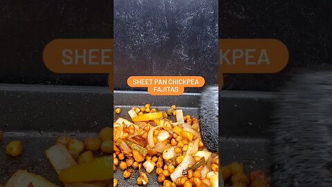 sheet pan chickpea fajitas