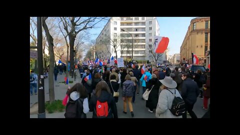Manifestation contre le pass vaccinal place de Barcelone à Paris le 19/03/2022 - Vidéo 3