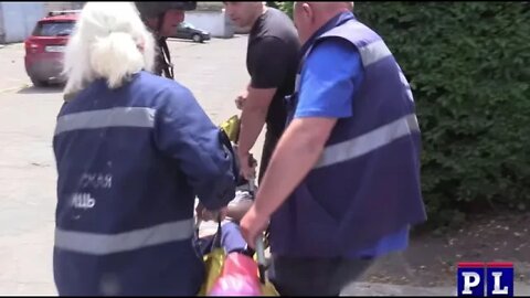 Independent journalist Patrick Lancaster helps save a civilian that was hit by shelling.