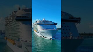 Massive cruise ship sailing out of the cruise capital of the world! 🚢🌴 #miami #symphonyoftheseas